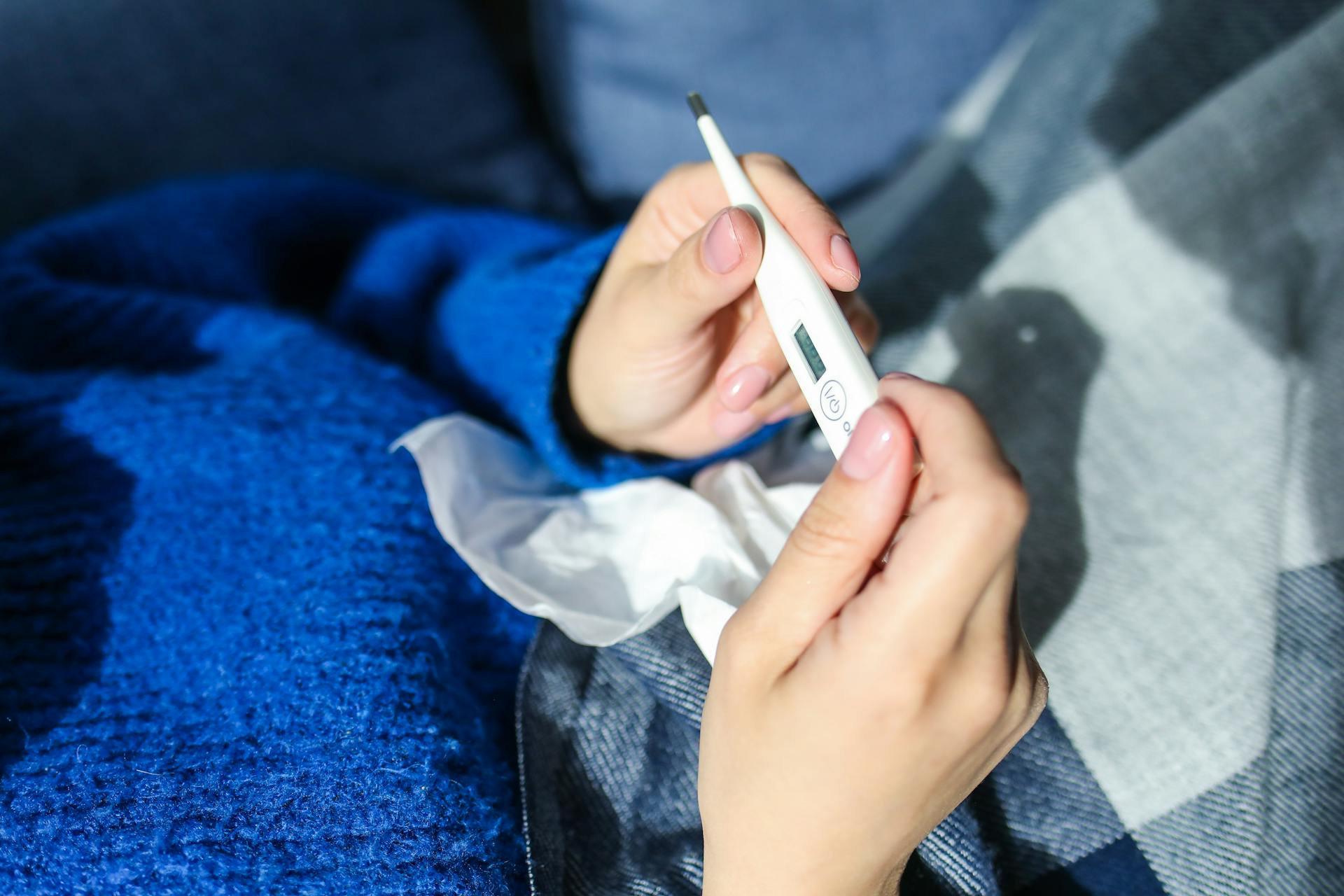 Afbestilling af rejse ved sygdom – Guide til forsikring og regler