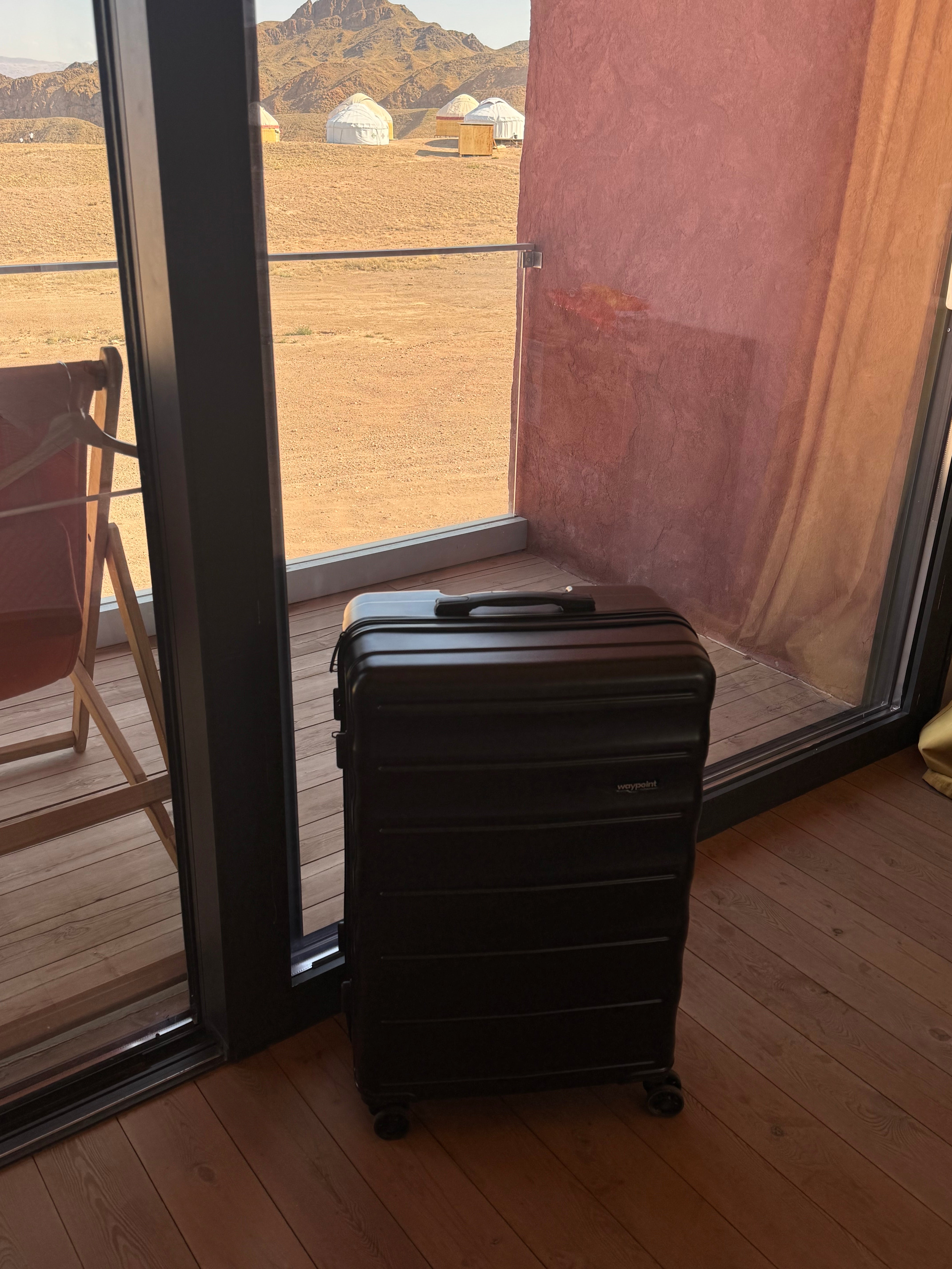 Waypoint Base svart resväskeset