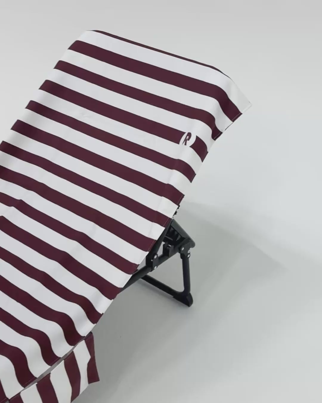 Ladda video: Solsängöverdrag - Randig Bordeaux